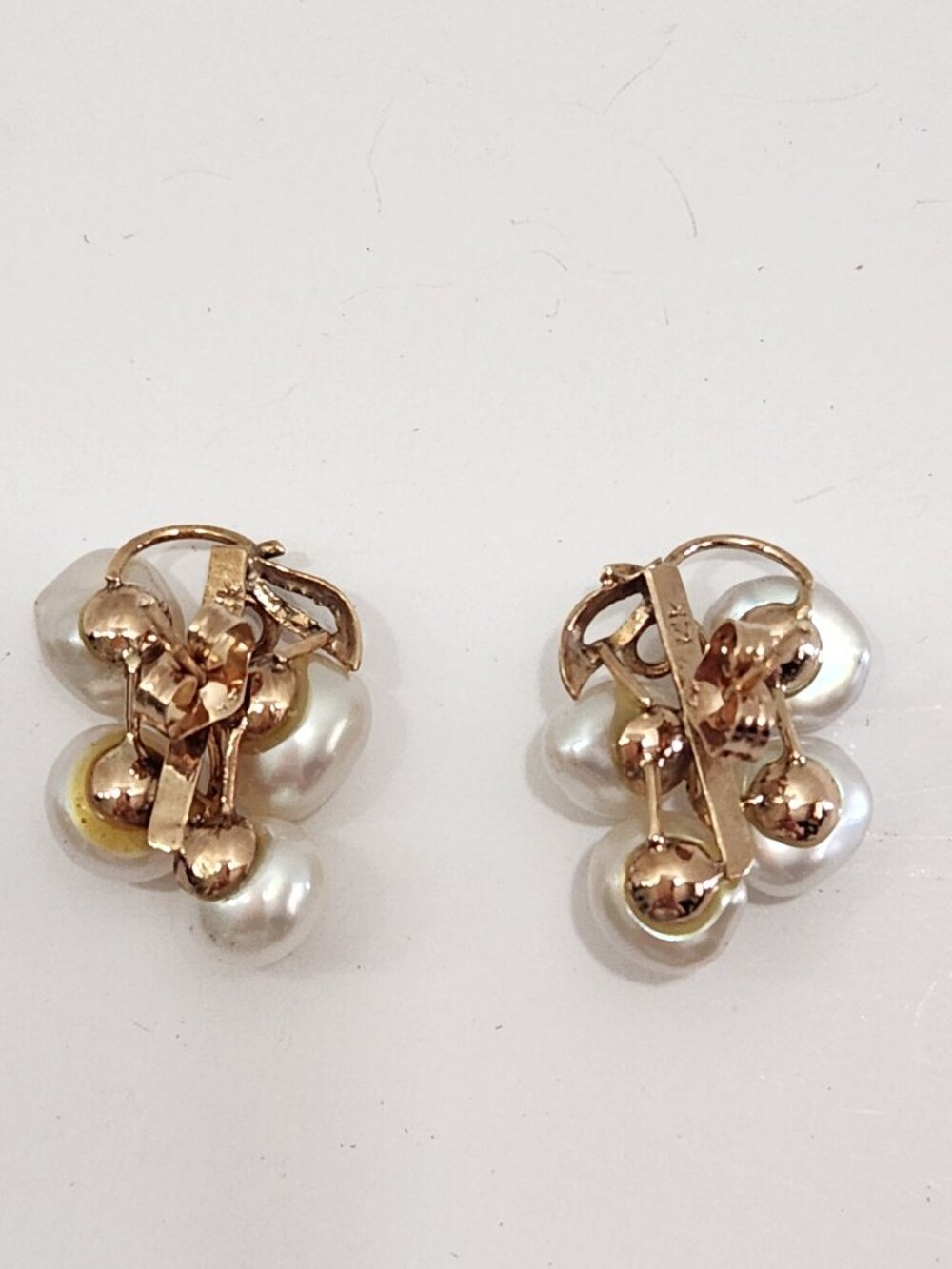 Beautiful Vintage 14K Solid Yellow Gold Freshwater Pearl Cluster Earrings - Picture 4 of 7